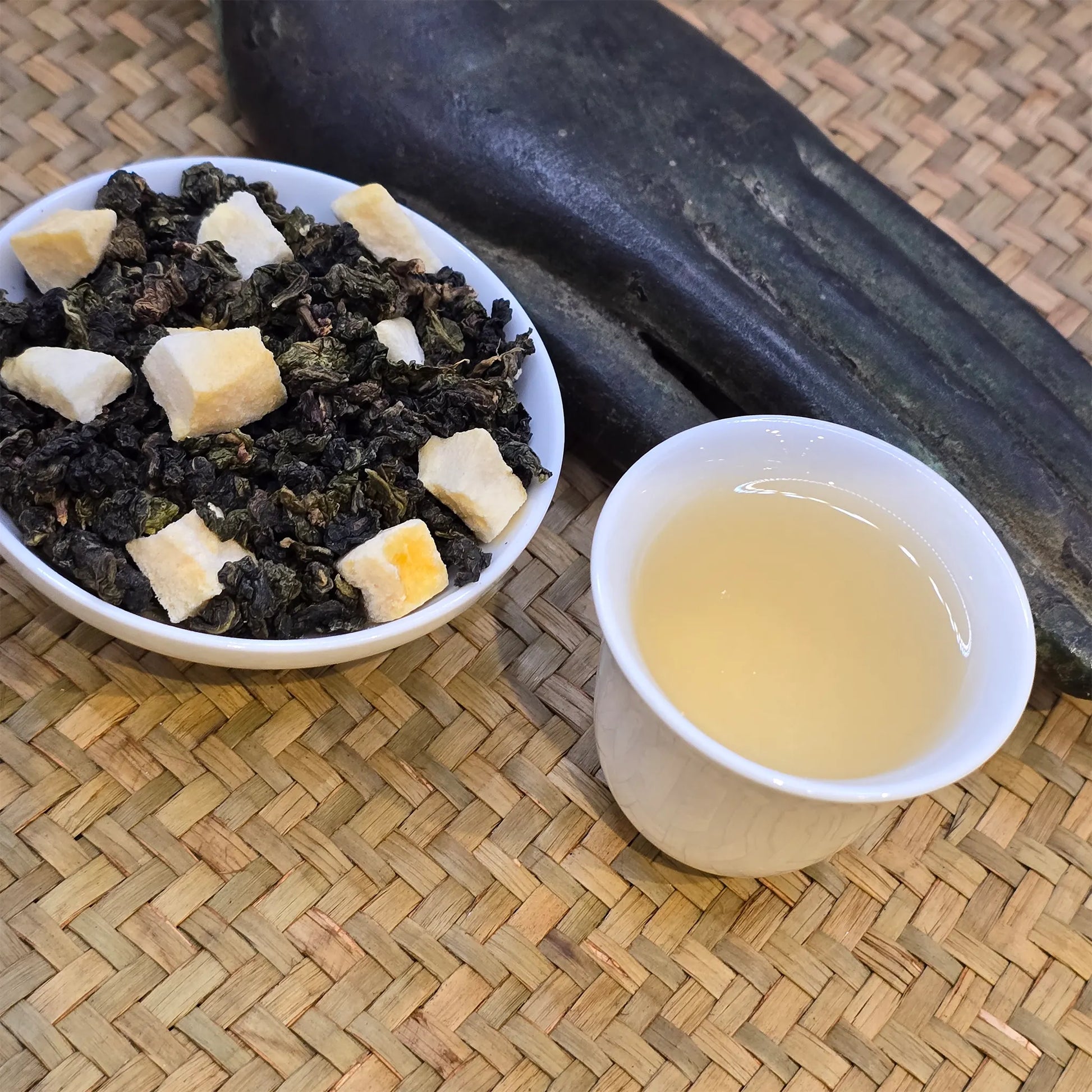 Buy The Best Peach Oolong Tea with Freeze-Dried Peach For Peach Iced Tea.