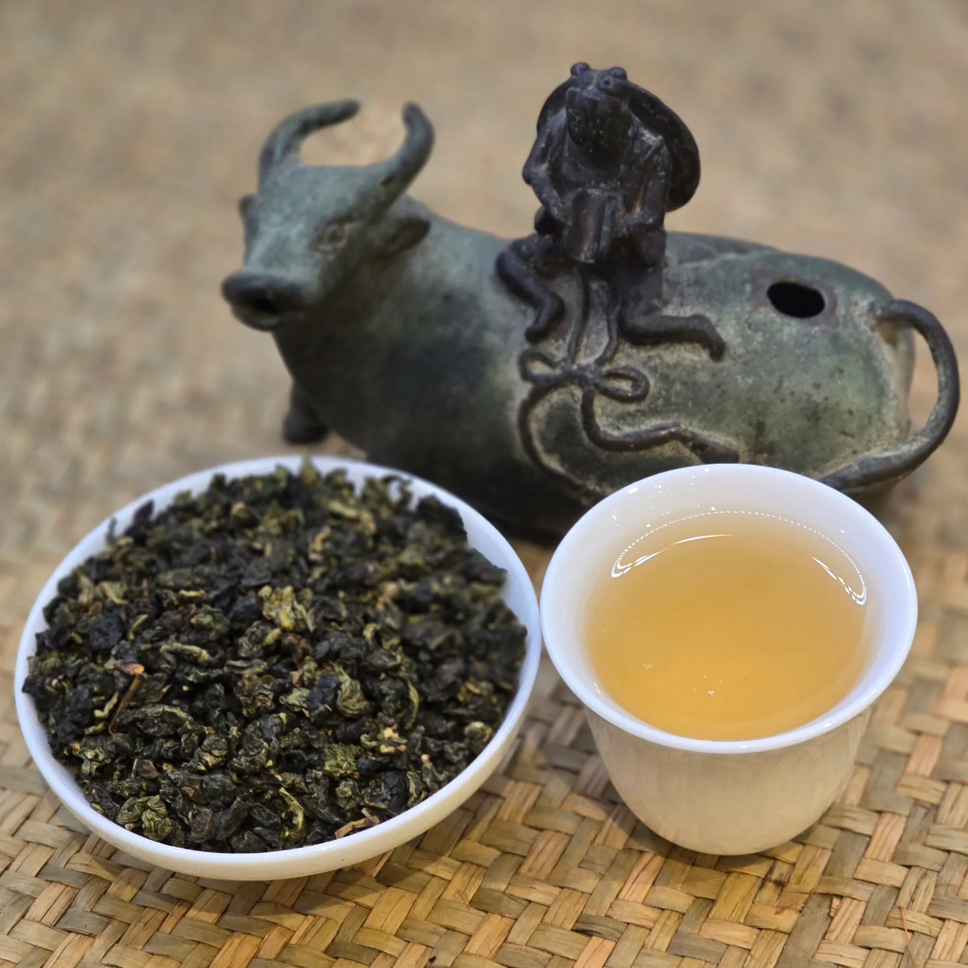 traditional Chinese milk oolong tea.